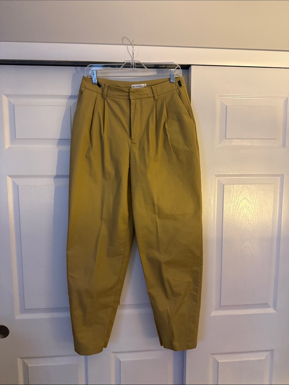 Avec Les Filles Women’s Pleated Chinos in Beige (barrel style)